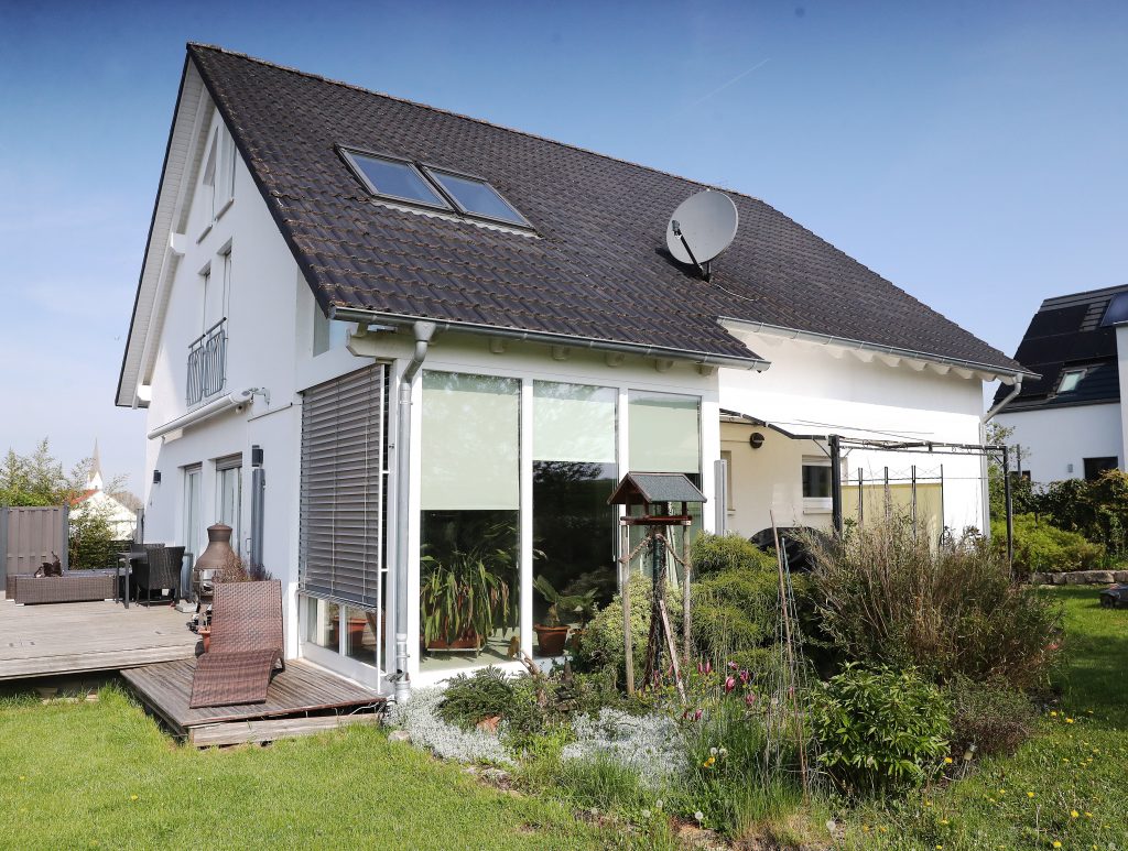 Wärmepumpe bereits vorhanden: modernes Einfamilienhaus nahe Erding